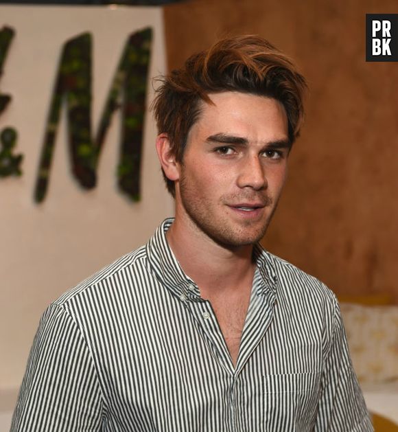 KJ Apa, de "Riverdale", retorna para os cinemas na pele de um cantor de rock cristão em "I Still Believe"