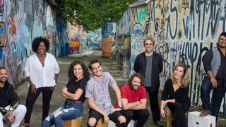 Netflix anuncia série com Kéfera e Projota e nós estamos ansiosos para conferir esse rolê aleatório