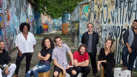 Netflix anuncia série com Kéfera e Projota e nós estamos ansiosos para conferir esse rolê aleatório