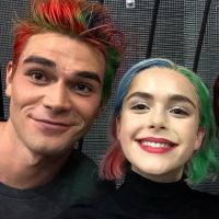 Rolou uma referência a "Riverdale" na 2ª temporada de "O Mundo Sombrio de Sabrina"