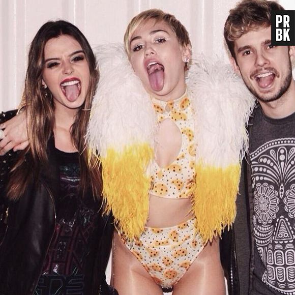 O que é melhor que Giovanna Lancellotti? A atriz ao lado de Miley Cyrus, é claro