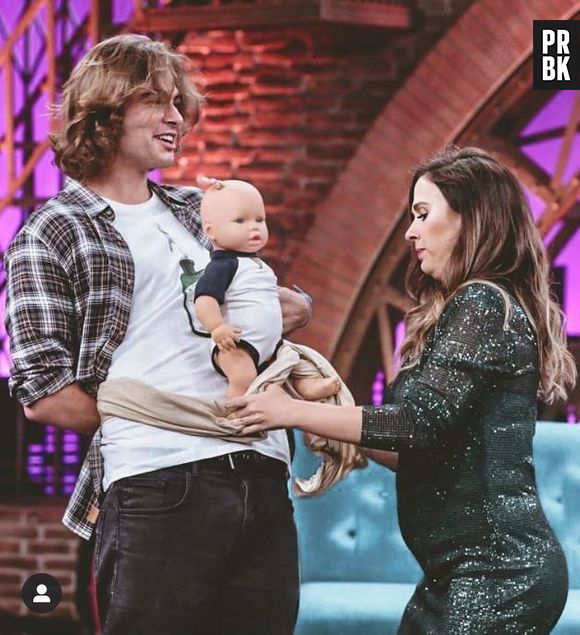 Tatá Werneck e Rafael Vitti mostram vídeo emocionado do primeiro chute da filha do casal