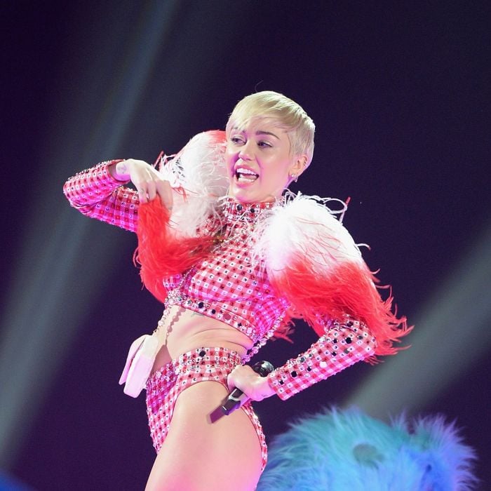  Miley Cyrus foi bastante criticada na era &quot;Bangerz&quot; 