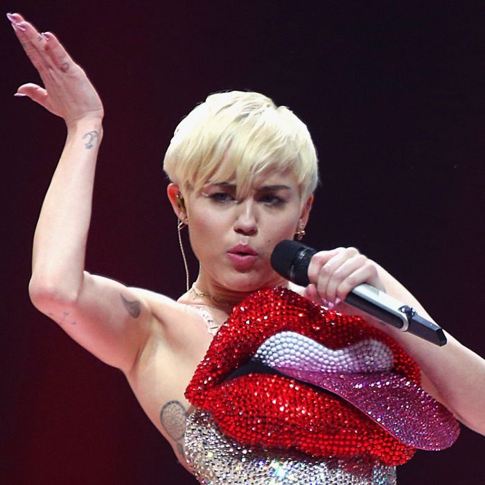  Era &quot;Bangerz&quot;: Miley Cyrus foi acusada de apropriação cultural 