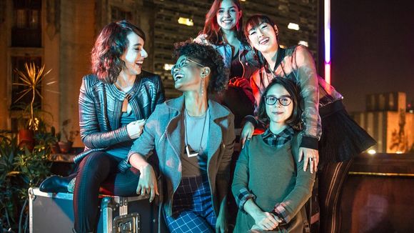 Saiu a primeira imagem de "As Five" e você vai ficar ainda mais ansioso para assistir a série