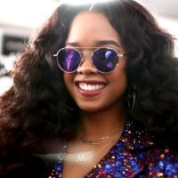 Conheça H.E.R., cantora de R&B que sobe no Palco Mundo neste sábado (5) de Rock in Rio
