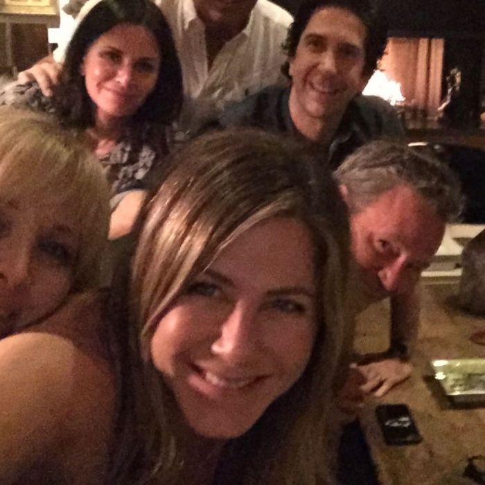 Recentemente, Jennifer Aniston estreou no Instagram postando uma foto com o elenco de &quot;Friends&quot; atualmente