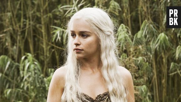 Emilia Clarke diz que não sabia sobre a quantidade de cenas de nudez que teria que gravar em "Game of Thrones"