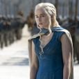 Emilia Clarke teve que gravar cenas de nudez em "Game of Thrones" para não decepcionar os fãs