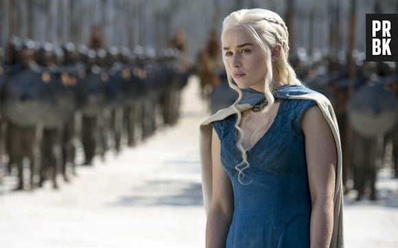 Emilia Clarke teve que gravar cenas de nudez em "Game of Thrones" para não decepcionar os fãs