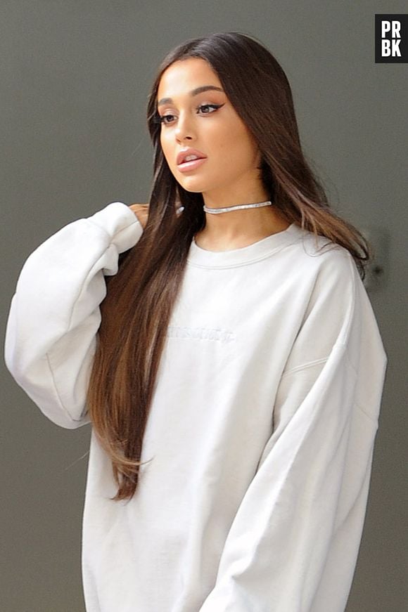 Veja o cabelo natural de Ariana Grande