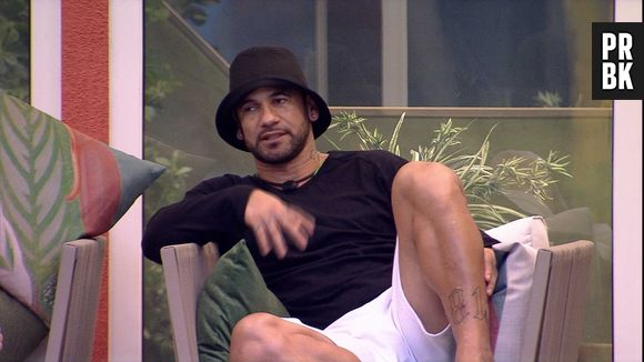 "BBB20": Hadson se defende das acusações e chama as mulheres de doidas