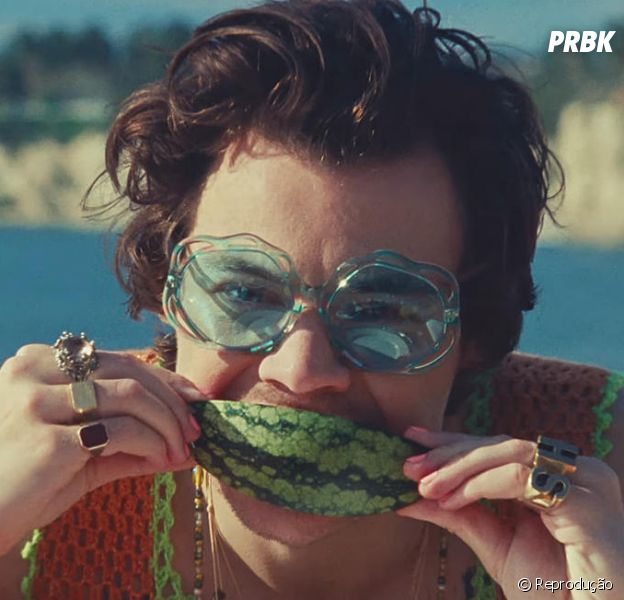 "Watermelon Sugar": seis gatilhos que o novo clipe de Harry Styles no despertou