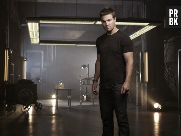 Oliver (Stephen Amell) realmente tem um filho em "Arrow"