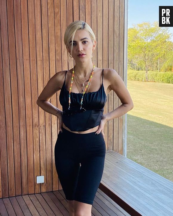 Manu Gavassi bate recorde do BTS no Twitter após tweet completar mais de 1 milhão de comentários