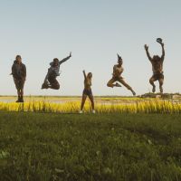 Pode comemorar porque as filmagens da 2ª temporada de "Outer Banks" já começaram