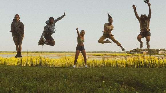 Pode comemorar porque as filmagens da 2ª temporada de "Outer Banks" já começaram