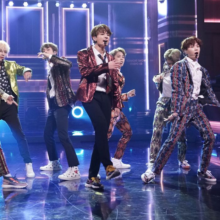 BTS fará performances todas as noites durante o #BTSWEEK no programa do Jimmy Fallon! Veja foto