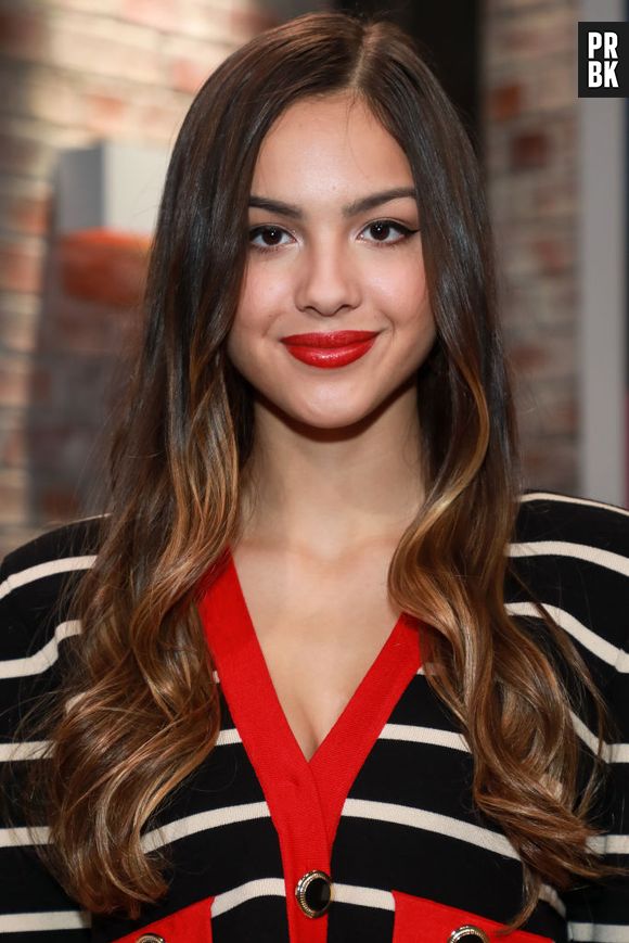 Olivia Rodrigo é uma jovem atriz da Disney que está fazendo bastante sucesso com o single "drivers license"