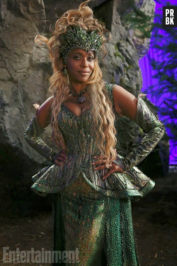 Em "Once Upon a Time", Ursula (Merrin Dungey) aparece em sua verdadeira forma