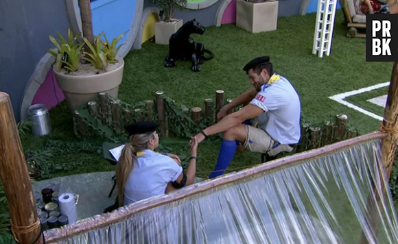 Roni e Tatiele se vestem de escoteiros, no "BBB14", para cumprir Castigo do Monstro