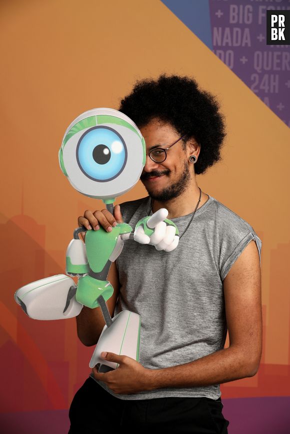 "BBB21": João tem 24 anos e é professor de Geografia