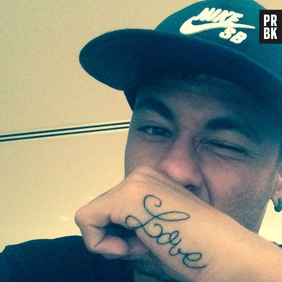 Neymar Jr. mostrou sua nova tatuagem para os seguidores do Instagram em agosto desse ano