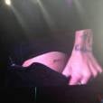  Harry Styles abaixa a cal&ccedil;a e mostra tatuagem nova durante show do One Direction no Rio de Janeiro 