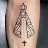 Gusttavo Lima fez uma tatuagem da Nossa Senhora Aparecida