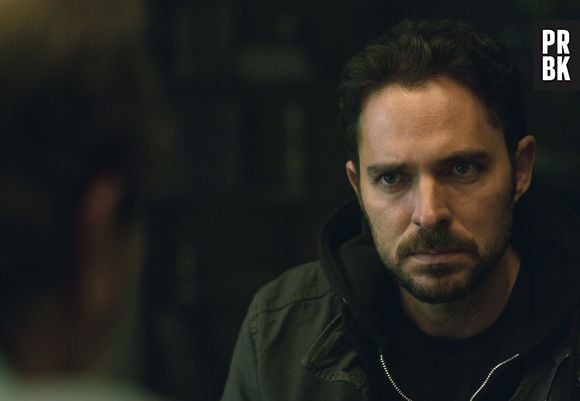 Na 2 temporada de "Quem Matou Sara?", Alex (Manolo Cardona) descobre mais do passado da irmã