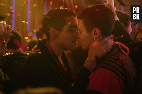 Na 4ª temporada de "Elite", Omar apoia Ander a fazer sua viagem com Guzmán, mas deixa o relacionamento em aberto