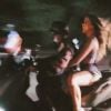 Anitta curtiu e rebolou ao andar na garupa de motoqueiro em passeio em Porto Rico, em junho de 2021