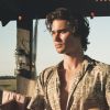 Chase Stokes, o ator que dá vida ao John B., gravou um vídeo publicado pelo perfil da Netflix em que manda um recado motivador para es fãs, com muitas metáforas e referências a "Outer Banks"