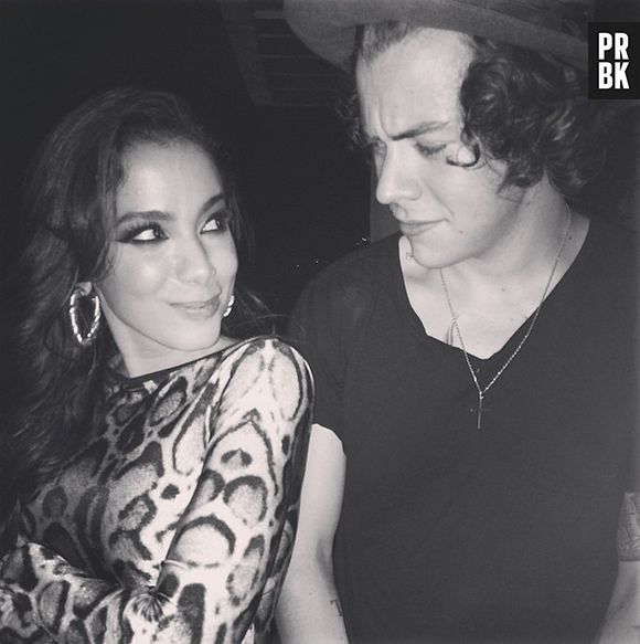 Polêmica nas redes sociais, Anitta publicou uma foto descontraída com Harry Styles, do One Direction