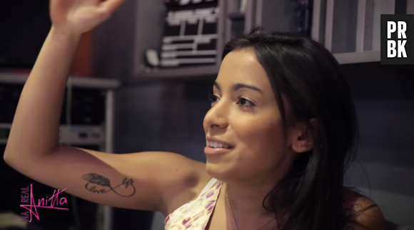 A cantora começou a websérie "Na Real Anitta" com filmagens de seu primeiro DVD, em maio desse ano