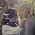  Anitta e Projota protagonizaram um romance no clipe de "Cobertor" 