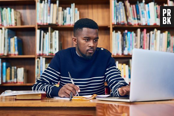 A prática da leitura também é ótima para desenvolver a escrita e aumentar o vocabulário