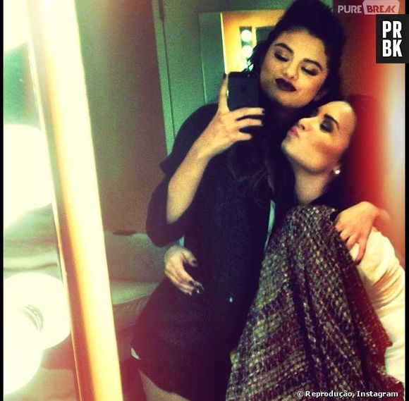 Selena Gomez e Demi Lovato, que são grandes amigas, postaram foto em rede social recentemente