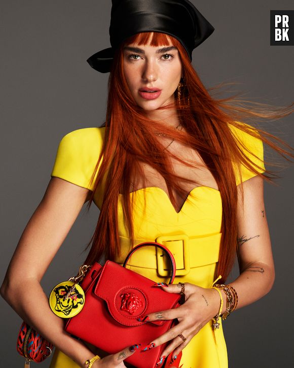 Dua Lipa apareceu ruiva em nova campanha para Versace nesta quinta-feira (2)