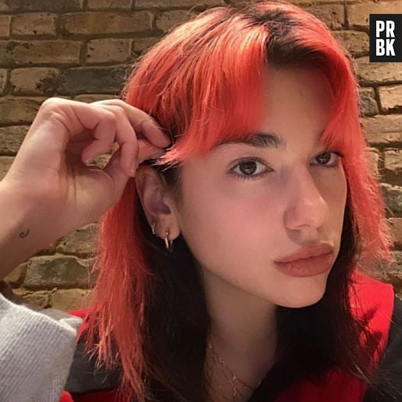 Dua Lipa coloriu o cabelo no começo da quarentena