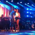  Neymar Jr. subiu ao palco para cantar com Anitta o hit "Cobertor" 