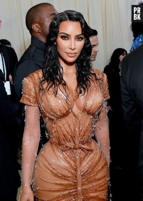 Kim Kardashian mostrou um novo lado seu quando lançou a vibrante "Jam (Turn It Up)" em 2011