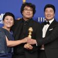 O diretor Boon Joon-Ho resumiu bem a importância de premiações como o Oscar e o Globo de Ouro darem maior reconhecimento a produções estrangeiras: "Quando vocês superarem a barreira de uma polegada das legendas, serão introduzidos a tantos outros filmes incríveis"