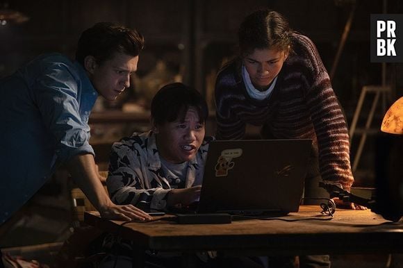 Os atores de Peter Parker (Tom Holland), MJ (Zendaya) e Ned (Jacob Batalon) aparecem muito animados com o 2º trailer de "Homem-Aranha: Sem Volta Para Casa", que promete trazer muitas surpresas 