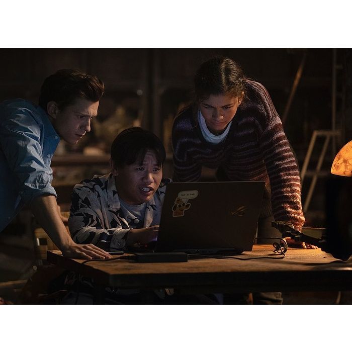  Os atores de Peter Parker (Tom Holland), MJ (Zendaya) e Ned (Jacob Batalon) aparecem muito animados com o 2º trailer de &quot;Homem-Aranha: Sem Volta Para Casa&quot;, que promete trazer muitas surpresas  