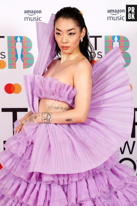 Cantora Rina Sawayama fez mudança histórica no Brit Awards