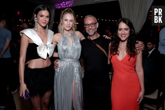 Bruna Marquezine foi uma das famosas a prestigiar o evento beneficente da ONG CORE