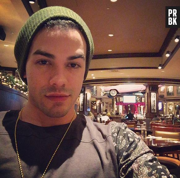 Claro que o Sam Alves não poderia deixar de enlouquecer as fãs com suas selfies que fazem o maior sucesso. É ou não é um gato?