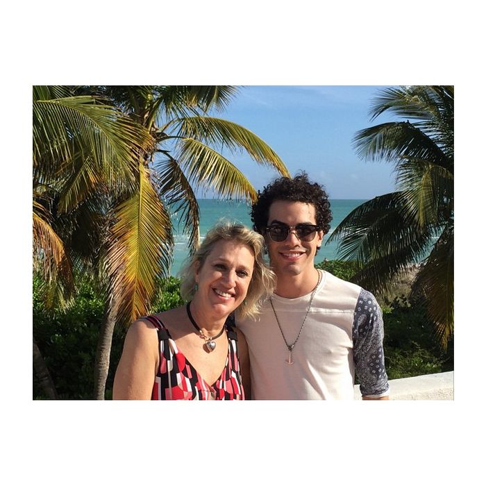 Enquanto nós derretemos no verão, Sam Alves está curtindo uma praia paradisíaca em Miami. Poderoso!