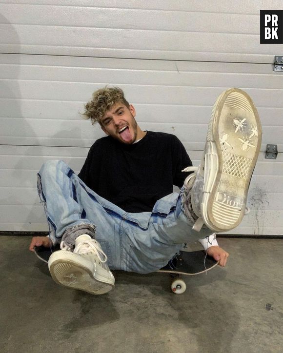 Josh Beauchamp, do Now United, adota um estilo urbano